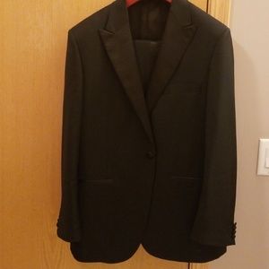 Men's Byron Tuxedo .... NEVER WORN size 44R